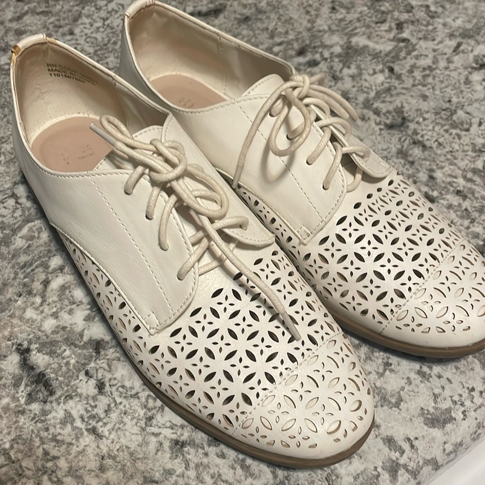 Like new ivory shoe from Primark; sz 8